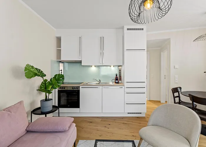Апартаменти Free Parking I Balcony I 5 Min To Train Station Відень