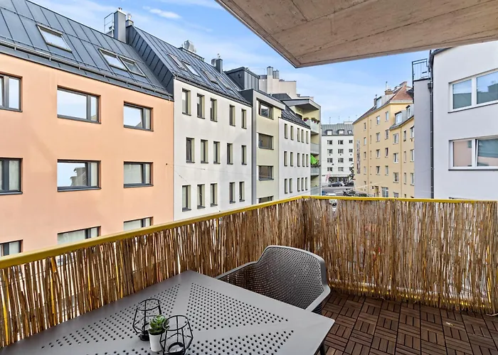 Free Parking I Balcony I 5 Min To Train Station Апартаменти *