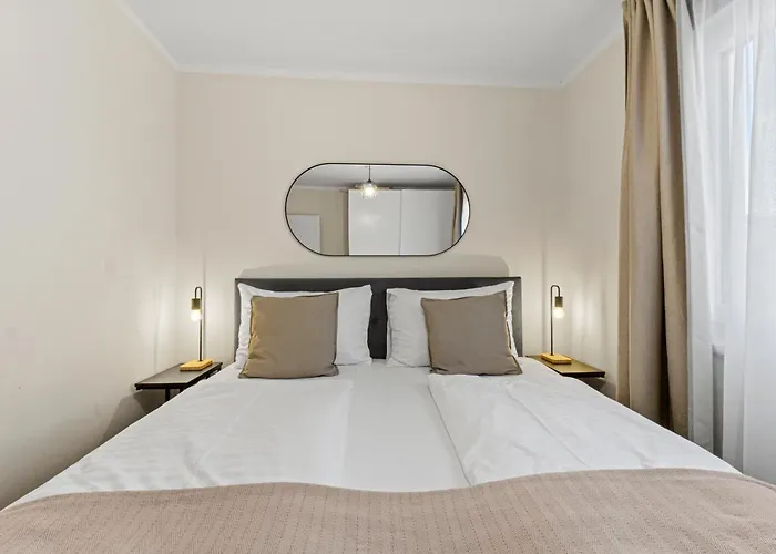 Free Parking I Balcony I 5 Min To Train Station Апартаменти *