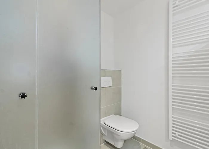 Апартаменти Free Parking I Balcony I 5 Min To Train Station Відень