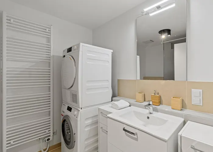 Free Parking I Balcony I 5 Min To Train Station * Відень