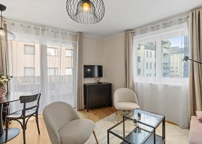 Free Parking I Balcony I 5 Min To Train Station *