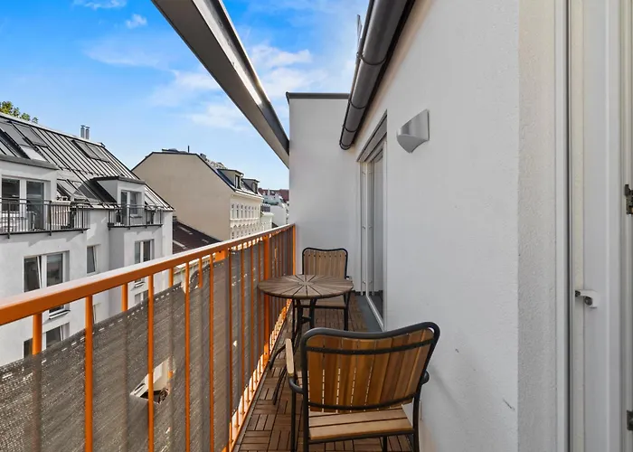 Free Parking I Balcony I 5 Min To Train Station Апартаменти