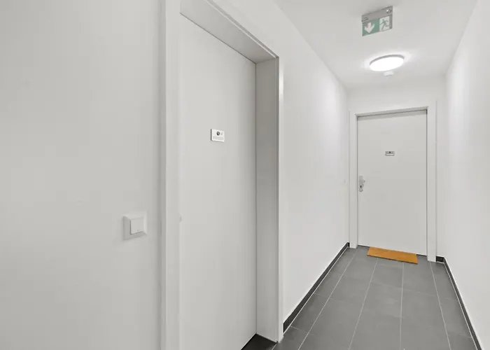 Free Parking I Balcony I 5 Min To Train Station *