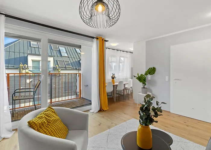Free Parking I Balcony I 5 Min To Train Station Апартаменти
