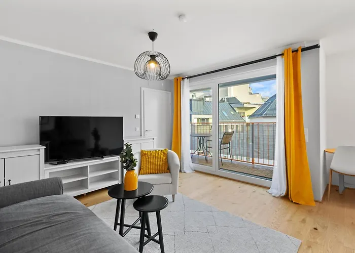 Апартаменти Free Parking I Balcony I 5 Min To Train Station *