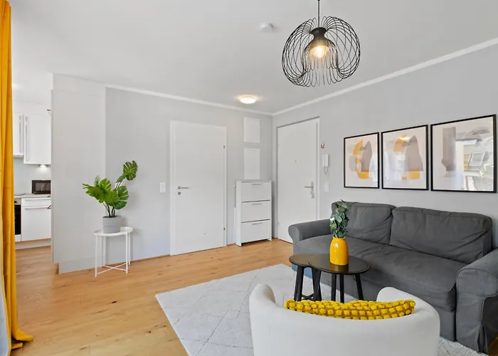 Апартаменти Free Parking I Balcony I 5 Min To Train Station Відень