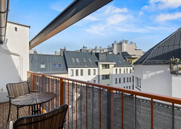 Апартаменти Free Parking I Balcony I 5 Min To Train Station Відень