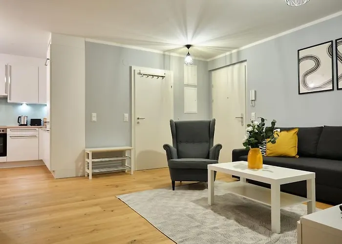 Free Parking I Balcony I 5 Min To Train Station Апартаменти
