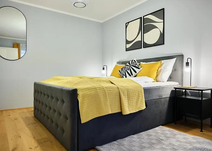 Апартаменти Free Parking I Balcony I 5 Min To Train Station Відень