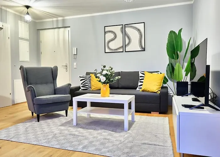 Апартаменти Free Parking I Balcony I 5 Min To Train Station *