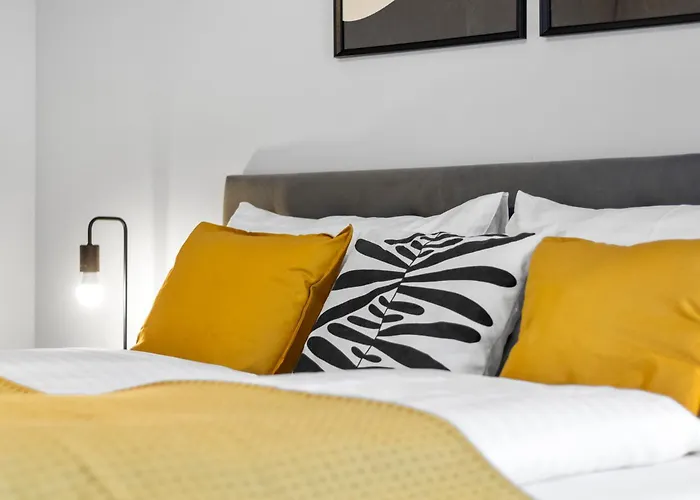 Free Parking I Balcony I 5 Min To Train Station Апартаменти *