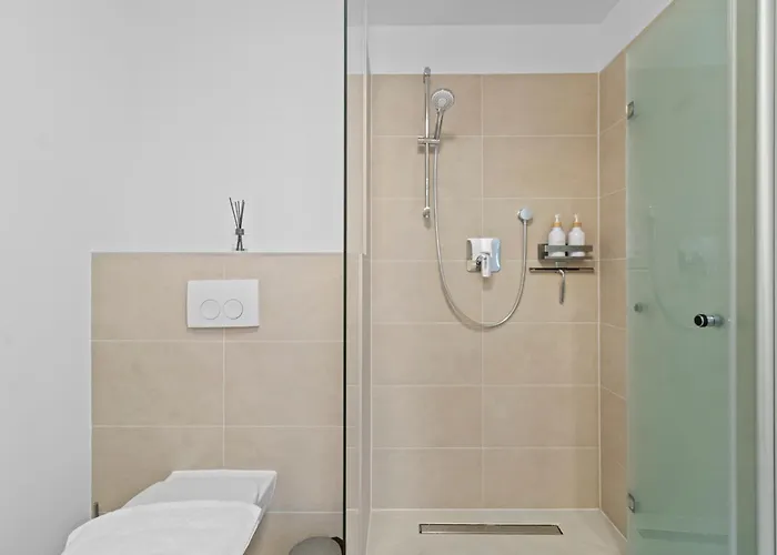 Апартаменти Free Parking I Balcony I 5 Min To Train Station *