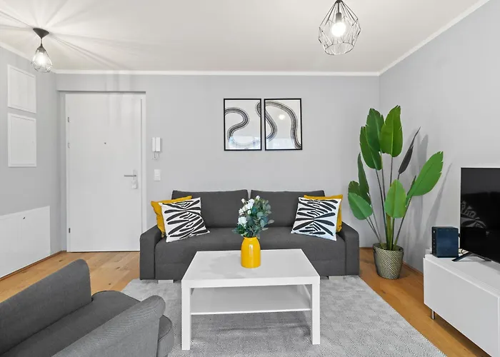 Апартаменти Free Parking I Balcony I 5 Min To Train Station Відень